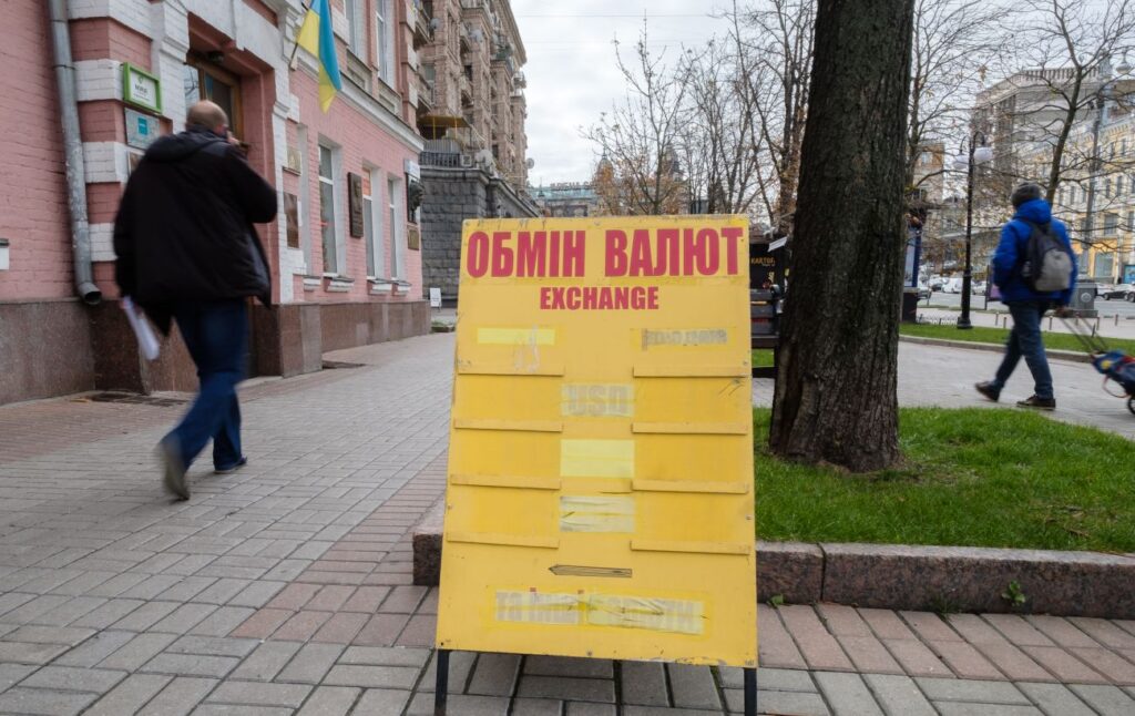 Прогноз банкіра: курс долара та євро наприкінці вересня