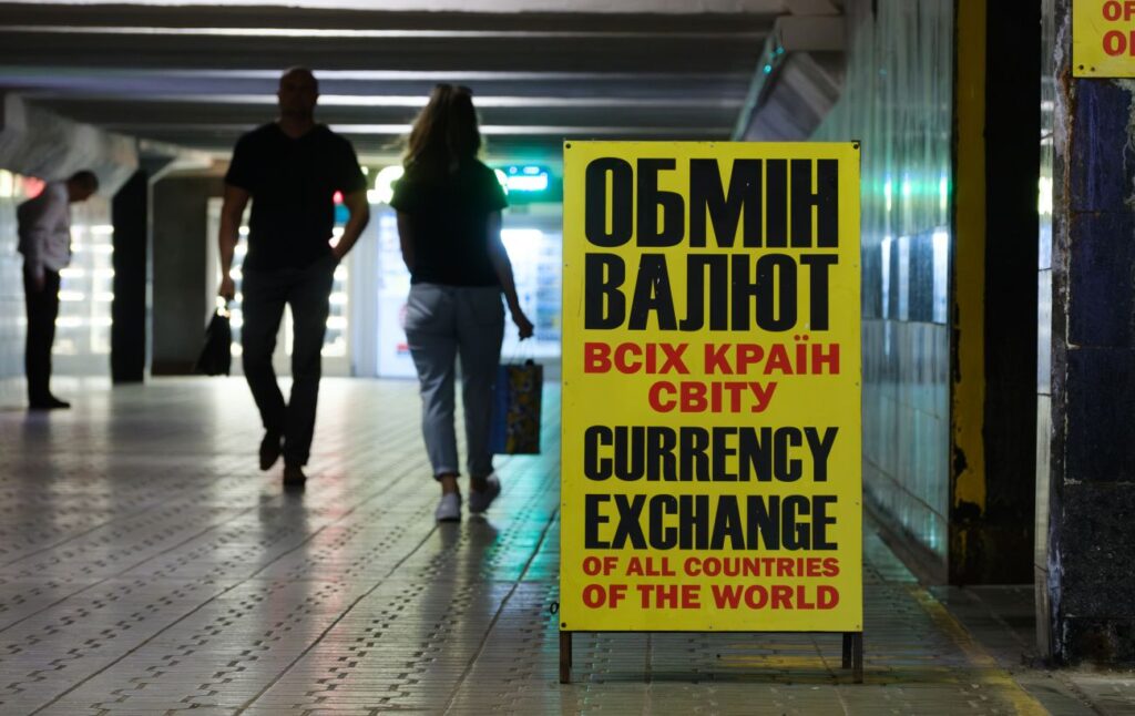 НБУ утримує курс нижче 41,5 грн за долар: коли можливе підвищення