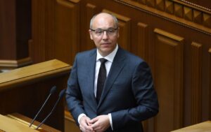 Суд вирішує, який запобіжний захід обрати підозрюваному у вбивстві Парубія: деталі справи