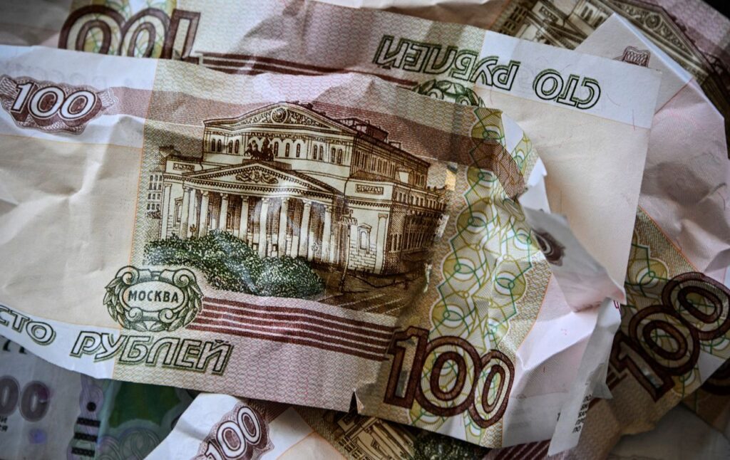 Росія заповнить бюджетну "діру" завдяки фонду добробуту і підвищенню податків, - СЗРУ