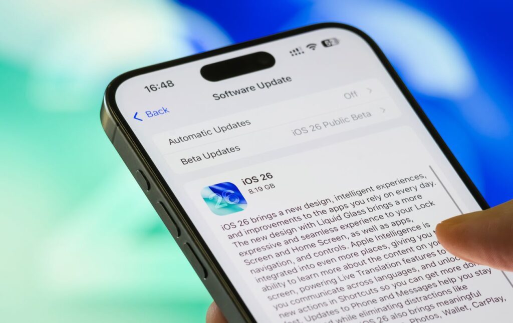 Apple сьогодні анонсує нову версію iOS 26: які зміни чекають на iPhone
