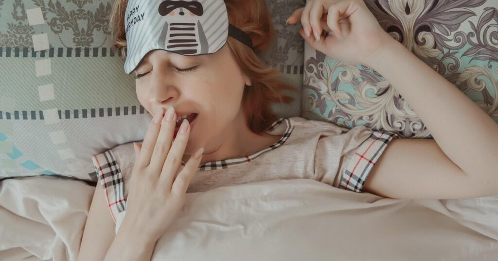 Лікарі вважали її шанси на виживання "50 на 50": жінка ледь не загинула через ранкове позіхання