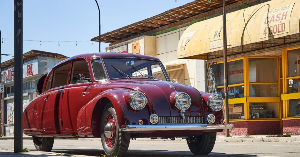 Унікальна Tatra 1941 року продана на аукціоні за 300 тисяч євро