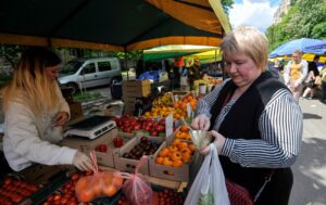 Хліб, м’ясо та яйця знову дорожчають: які прогнози щодо цін на продукти восени