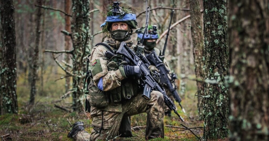 США зупинять військову допомогу країнам НАТО на кордоні з Росією — Reuters