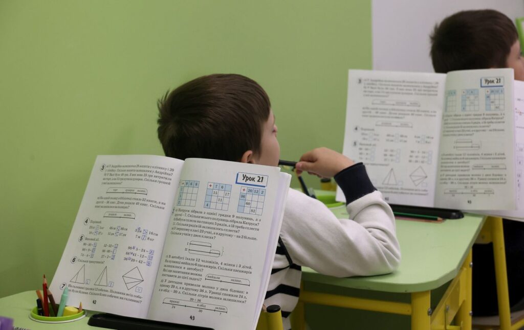 У Калуші та громаді батьків закликають тримати дітей вдома після обстрілу РФ: у чому причина