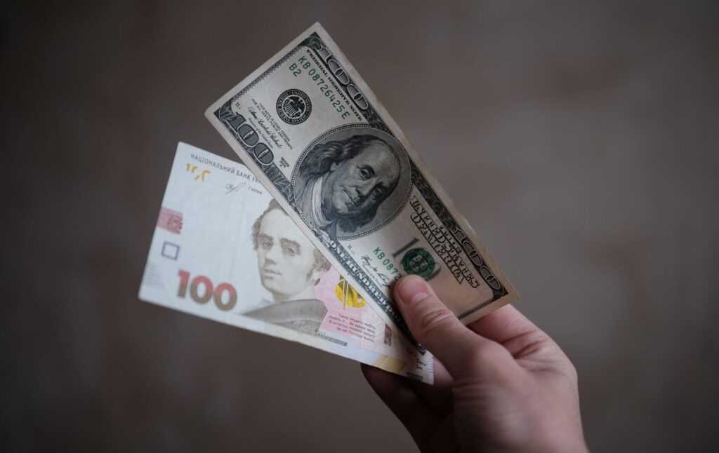 Курс долара досяг найвищого рівня з кінця січня