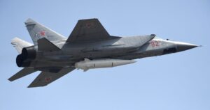 МіГ-31 РФ отримують підживлення під час запуску "Кинджалів": які наслідки чекають на українців