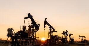 РФ може щорічно зазнавати втрату $80 млрд через посилення нафтового тиску Заходу на Кремль, — Reuters
