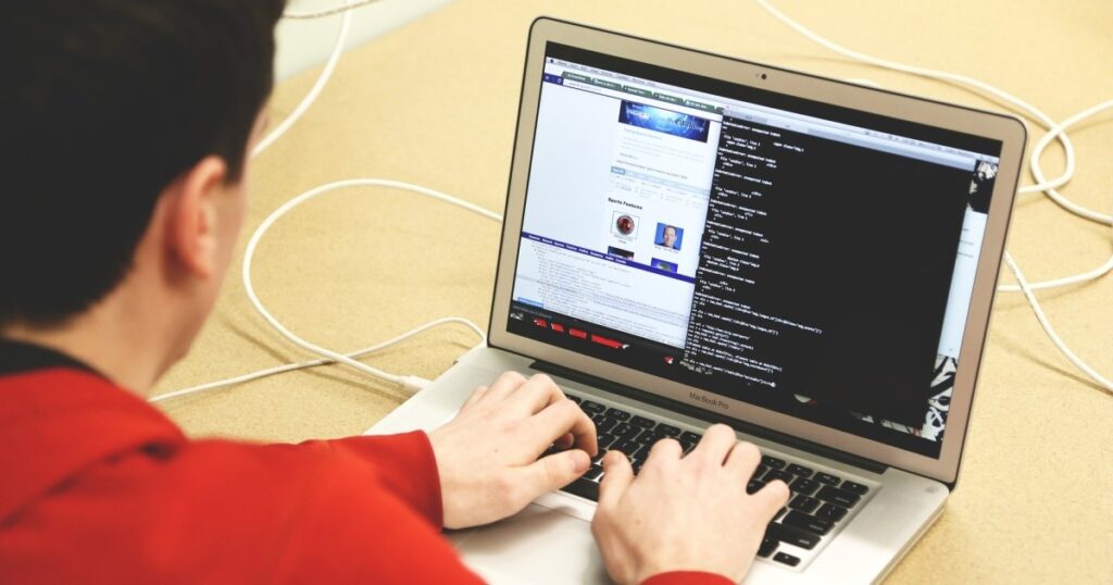 В Україні рекордний попит на IT-вакансії з початку війни: кого найчастіше шукають