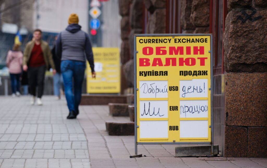 Прогноз банкіра: ціни на долар і євро на наступному тижні