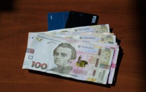 Зарплати українців зростуть: наміри керівників підприємств