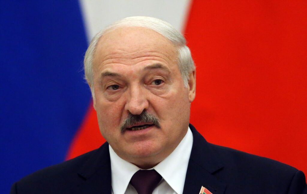 Лукашенко попереджає Зеленського про можливий удар по Банковій після переговорів з Путіним