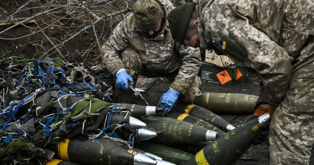 Корупційні схеми у військових закупівлях призвели до мільярдних втрат для бюджету України, згідно з даними НАБУ