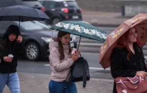 В Україну прийдуть похолодання, дощі та мокрий сніг: синоптик зазначила дати