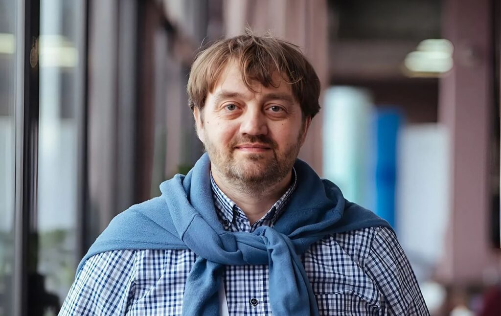 Чи можуть вітаміни допомогти проти грипу? Інфекціоніст Лапій про сезон ГРВІ, імунітет та противірусні препарати