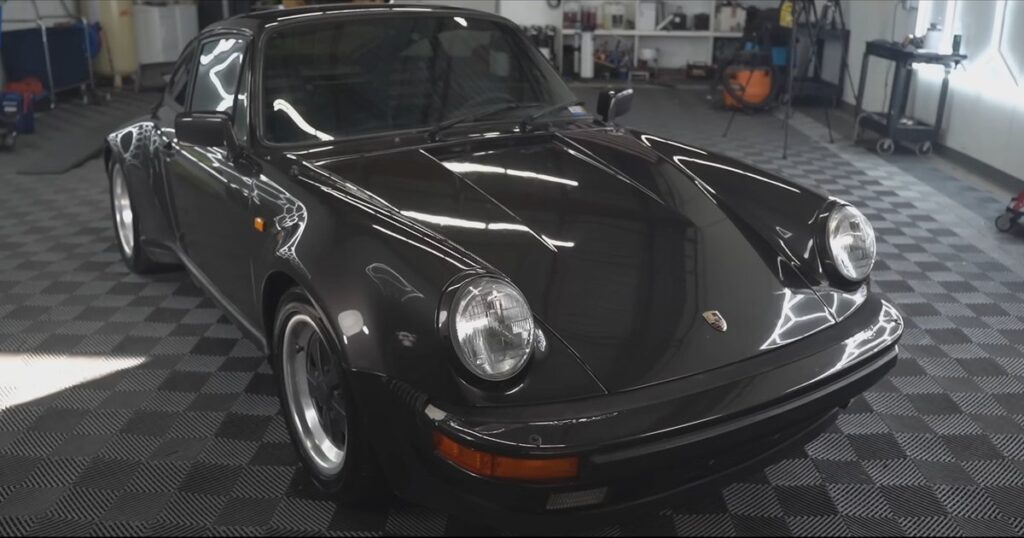Знайдений занедбаний спорткар Porsche 80-х, що простояв у гаражі 19 років, за $170 000