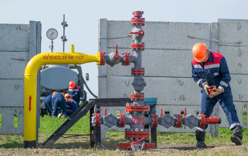 Українців закликають економити газ через нову атаку Росії на видобуток