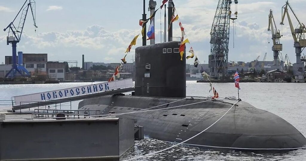 Під побережжям Франції з'явилася субмарина "Новоросійськ", носій "Калібрів", яка ламається двічі на місяць