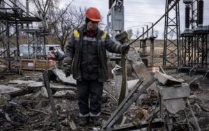 Удар по ТЕС, холод у Ладижині, відключення світла по всій Україні: наслідки російської атаки