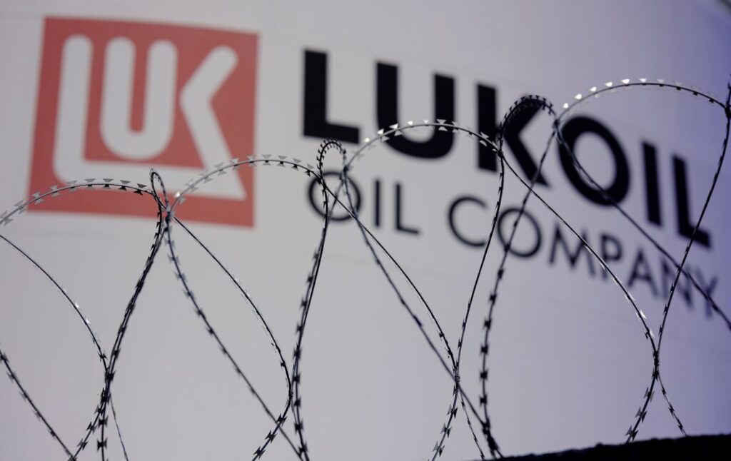 Російські нефтяні доходи зменшуються другий місяць підряд: вказано причину