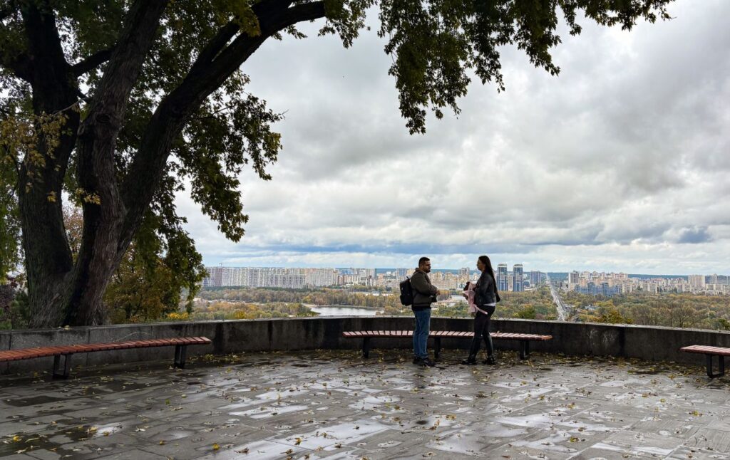 Тепло не для всіх? Синоптик повідомила, де очікувати дощі в останній день жовтня