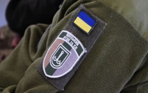 В Одесі чоловіки напали на працівників ТЦК і перекинули службовий мікроавтобус: деталі події