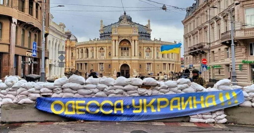 На добровільних засадах: екс-глава уряду РФ виявив намір щодо ще двох українських міст