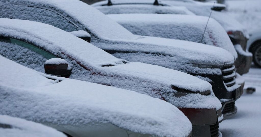 Помилки водіїв: що не слід залишати в автомобілі взимку