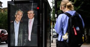 Відкриті документи Епштейна: де поділася фотографія Трампа?