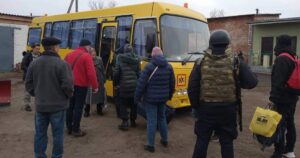 У Сумській області російські війська увійшли в прикордонне село і вивезли більше 50 мешканців: деталі події