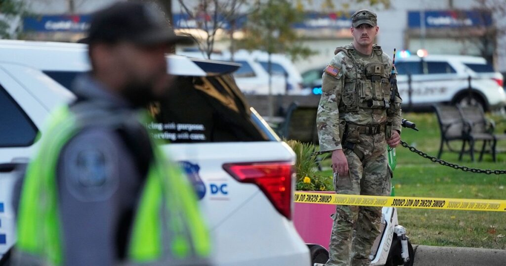 Стрілець у Вашингтоні – афганець, якому дозволив в'їзд до США Трамп, Байден тут ні при чому
