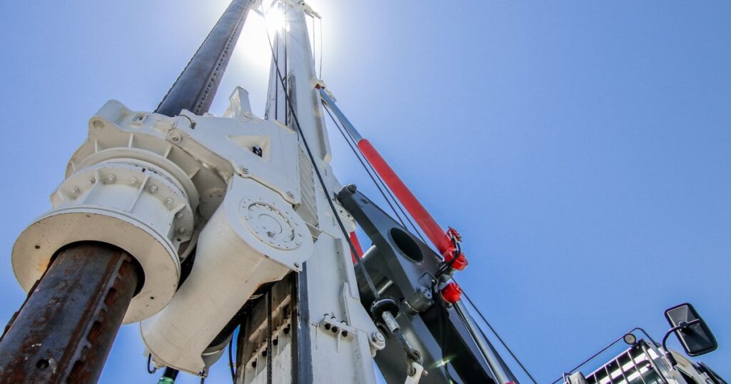 Видобуток нафти в Росії досяг рекордного падіння за останні 18 місяців: чинники впливу, — Bloomberg