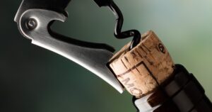 Штопор спочатку мав інше призначення: його використання до вина не було первинним