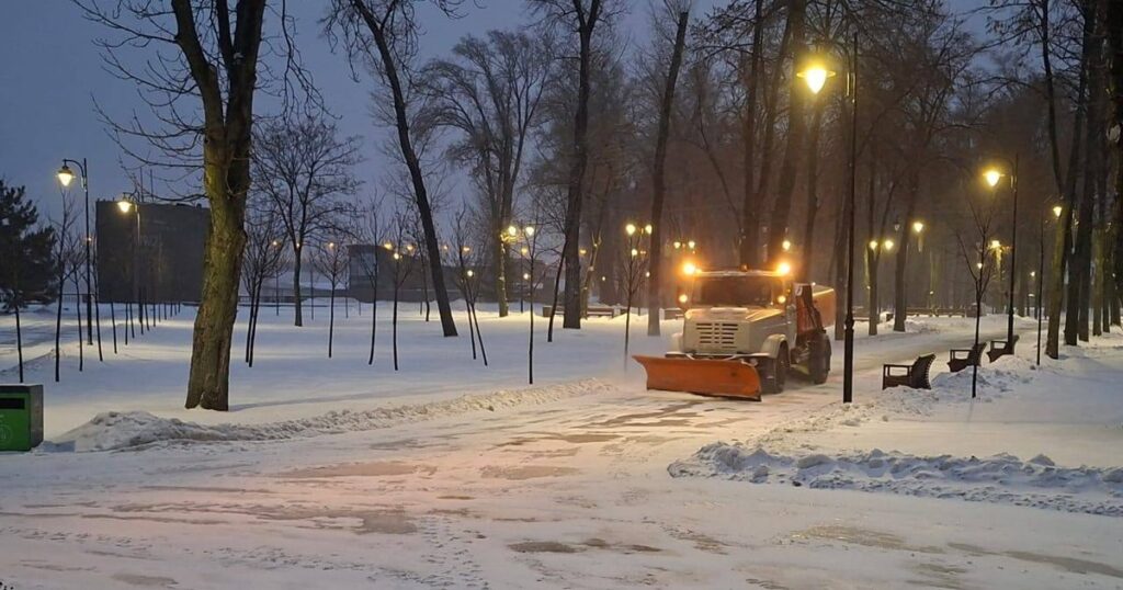 Негода в Україні: у школах продовжують канікули або запроваджують дистанційне навчання