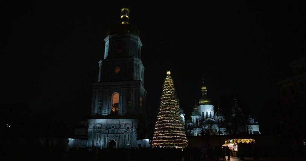 Графіки відключень на 1 січня: кого чекають 11 годин без світла в перший день року