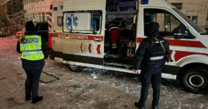 Швидка допомога знову під обстрілом у Києві, загинув медичний працівник