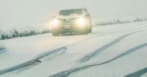 Сніг затопив дороги на Буковель: ситуація на трасах західних областей України