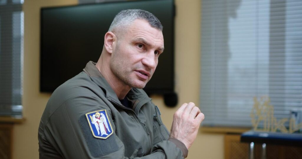 Кличко закликав жителів Києва залишити столицю через складну ситуацію