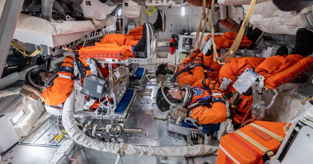 Тісно, як у бусику: NASA представило внутрішній вигляд космічного корабля "Оріон