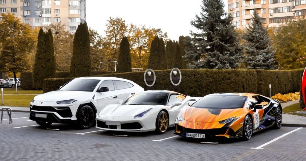 Ferrari, Lamborghini та Rolls-Royce: найбільш помітні автомобілі в Україні 2025 року