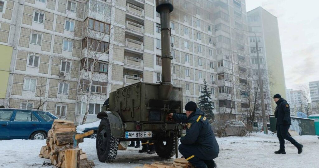 Як жителі Троєщини вирішують проблему з холодом при температурі +3, сплячи під трьома ковдрами