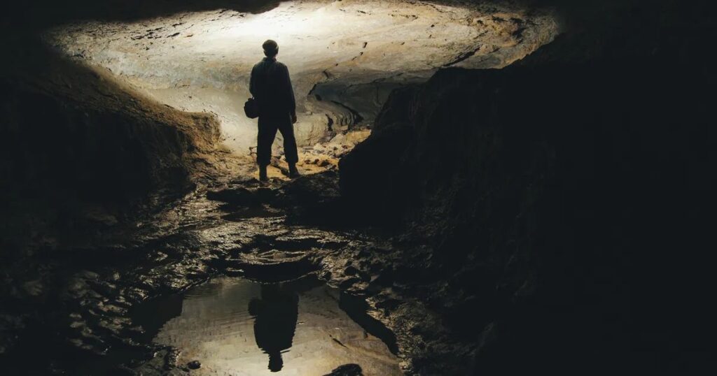 63 дні у крижаній печері: геолог, провівши два місяці в ув'язненні, відкрив нову галузь біології