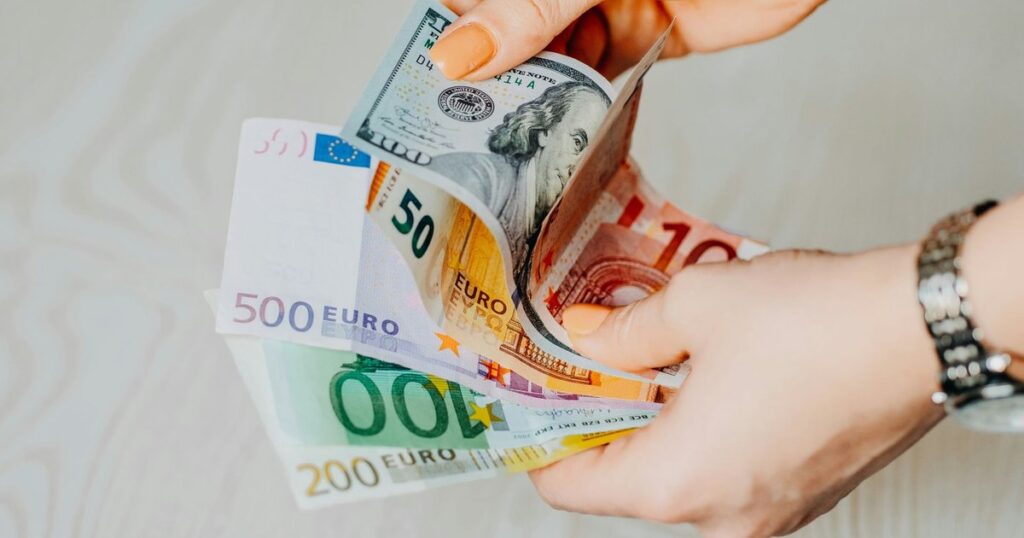 Курс валют в Україні: долар і євро зросли в ціні наприкінці січня