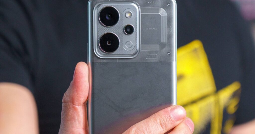 Експерти перевірили смартфон з величезною батареєю 10 001 мАг: огляд Realme P4 Power