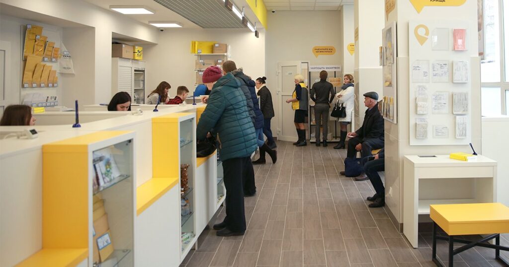 Макарони та олія в кредит: "Укрпошта" має намір надавати позики пенсіонерам