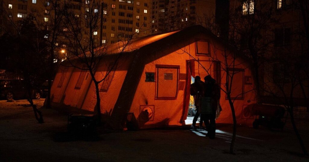 Графіки відключень електрики на 17 лютого: де не буде світла у вівторок