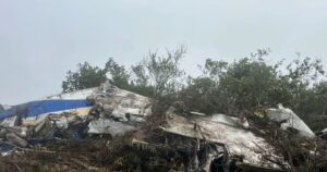 Ніхто не вижив": у Колумбії розбився літак з політиками на борту