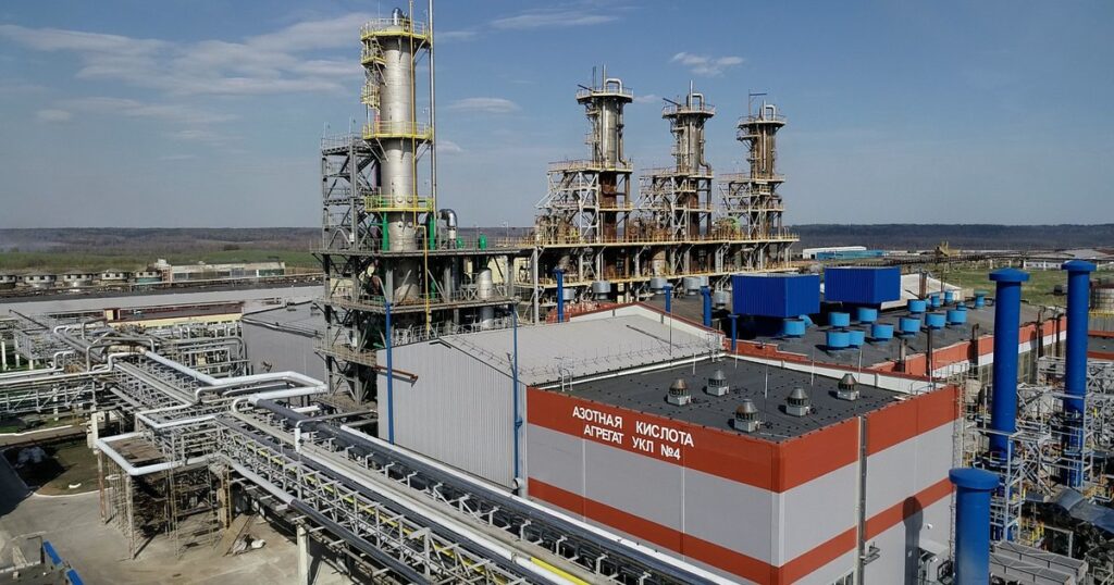 Повторна атака дронів на хімічний завод "Акрон" у Великому Новгороді: можливі наслідки