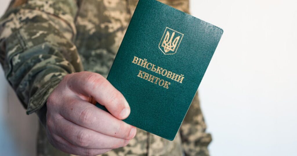 На Прикарпатті під час оповіщення чоловік із ножем атакував військових ТЦК: постраждали люди